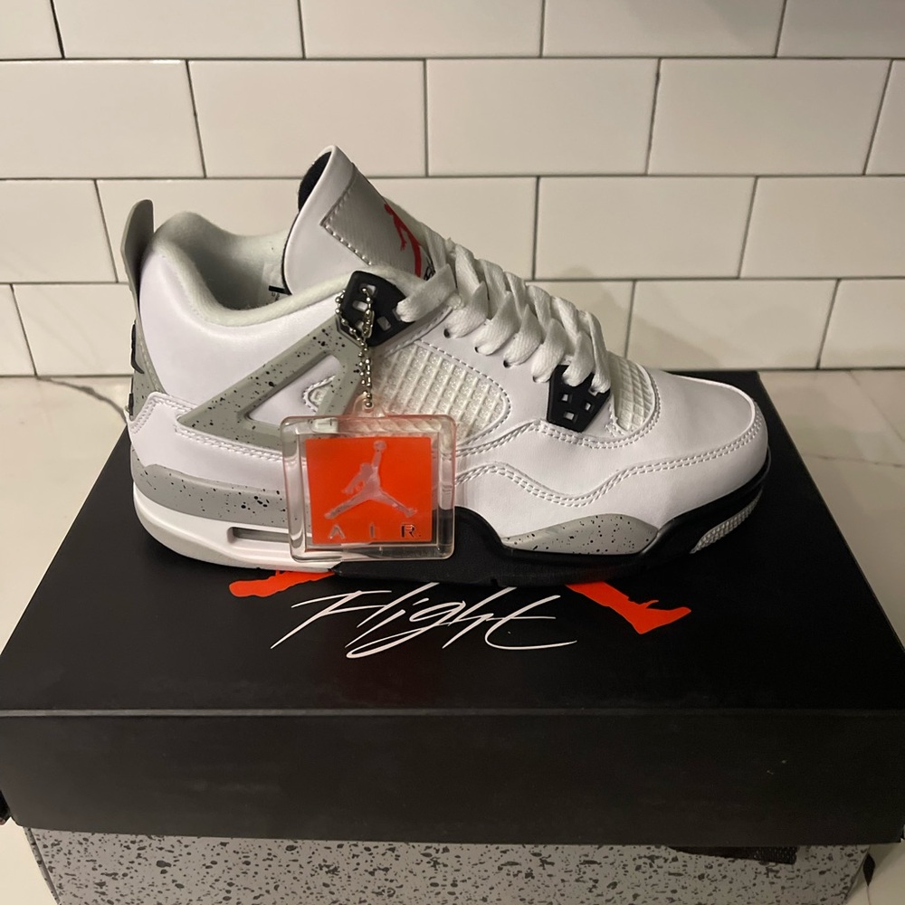 Men’s Jordan Retro 4 White Cement Size 6.